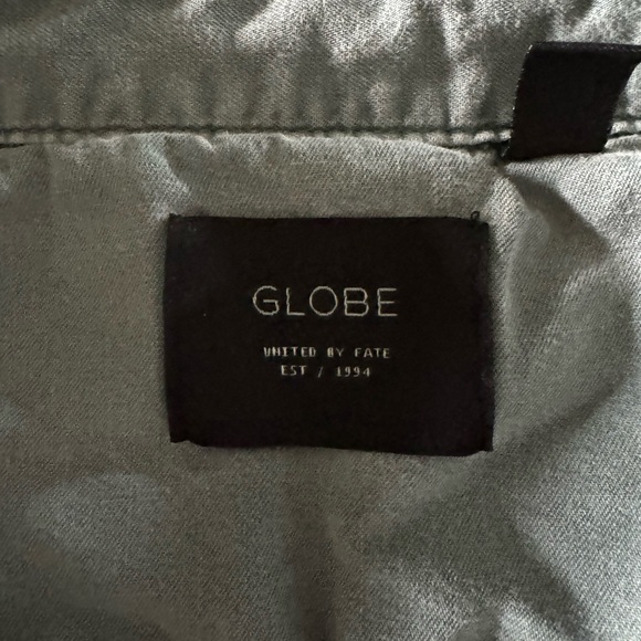 Men’s XL Globe short sleeve button up Like New - Picture 2 of 2